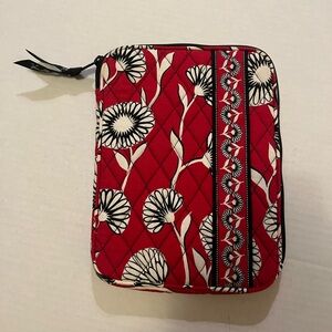 Vera Bradley Daisy red quilted tech case zip closure houndstooth liner